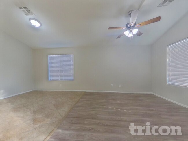 Building Photo - 2116 S 160th Ln