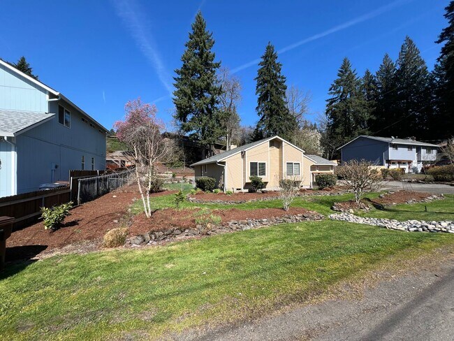 Building Photo - Beautiful Newly Renovated 3 Bedroom Home *1st Month FREE!!*