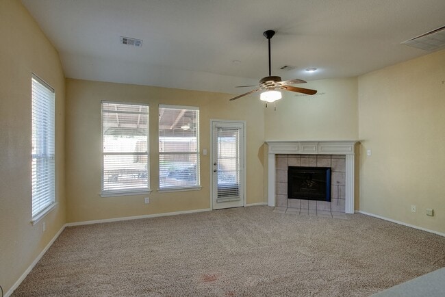 Building Photo - 4 bed Golf community for lease!