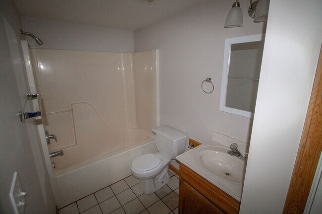 Building Photo - 1321 Godas Cir