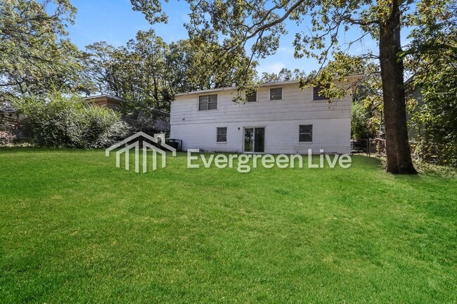 Building Photo - 805 W 58th St