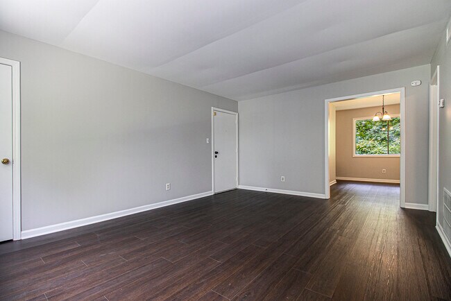 Building Photo - 2430 Coosawattee Dr NE