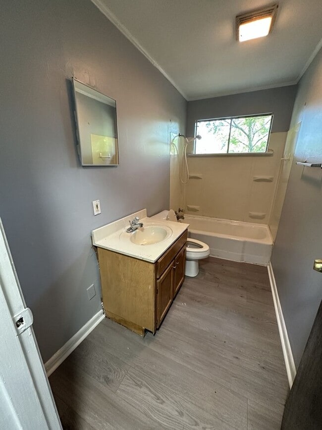 Building Photo - Cozy 2 Bed Room Rental with Large Yard & Easy Commute