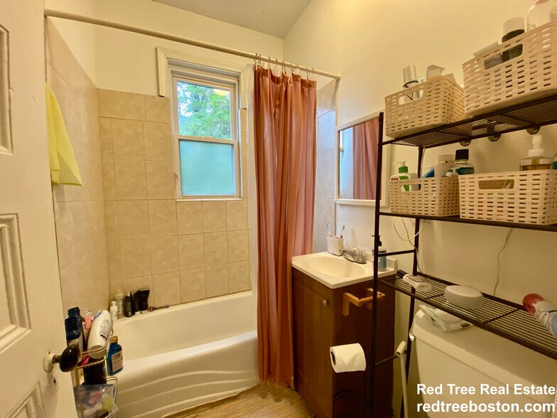 Building Photo - 31 Hurd Rd