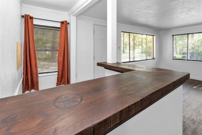 Building Photo - 5683 Cessna Dr