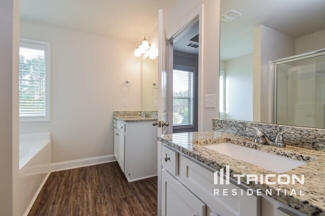 Building Photo - 4203 Bella View Dr