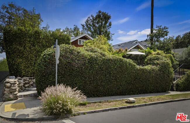 Building Photo - 201 S Ave 55