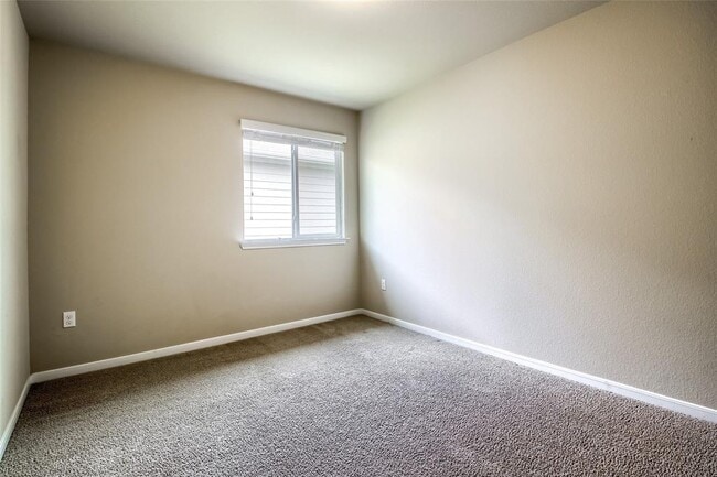 Building Photo - 102 Sulphur River Lp