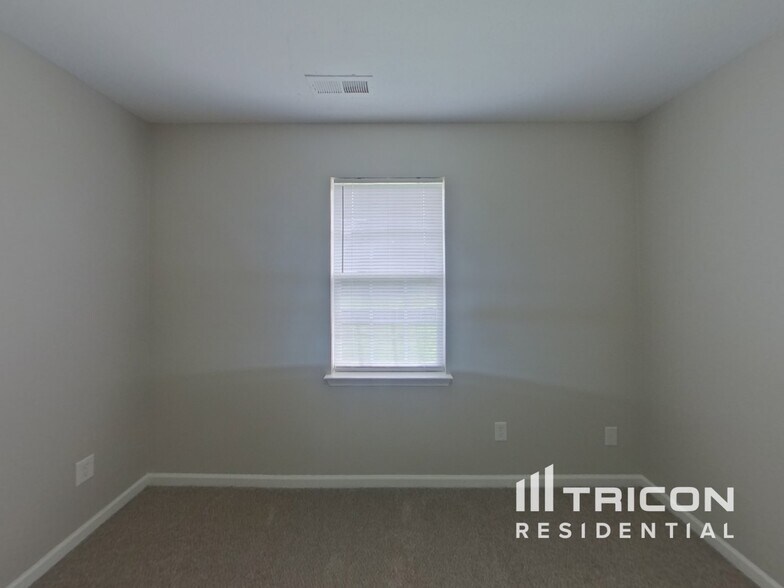 Building Photo - 3912 Chatterleigh Dr