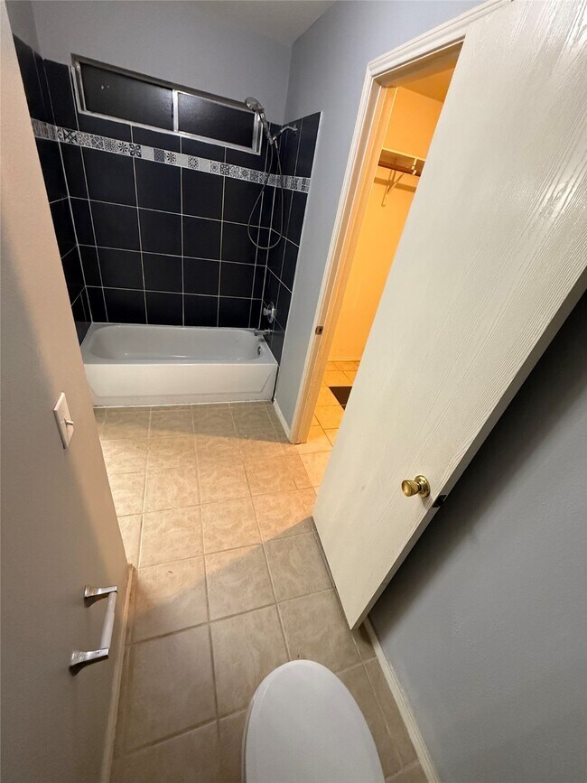 Building Photo - 4814 Russet Trail Ct