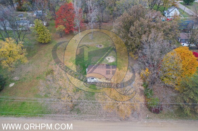 Building Photo - 3 bedroom, 1.5 baths Ranch home with a bas...