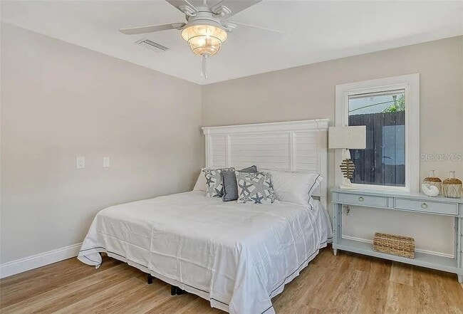 Building Photo - 4852 Featherbed Ln