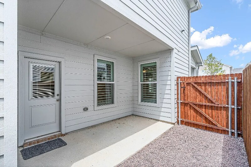 Building Photo - 3417 Lake District Ln