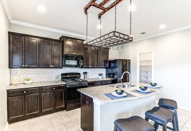 Building Photo - 508 Nogales Ln