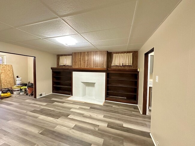 Building Photo - Updated 1 Bed/1 Bath Apartment in Greenfield - Private Deck, Central Heat & AC - Water/Sewage Inc...