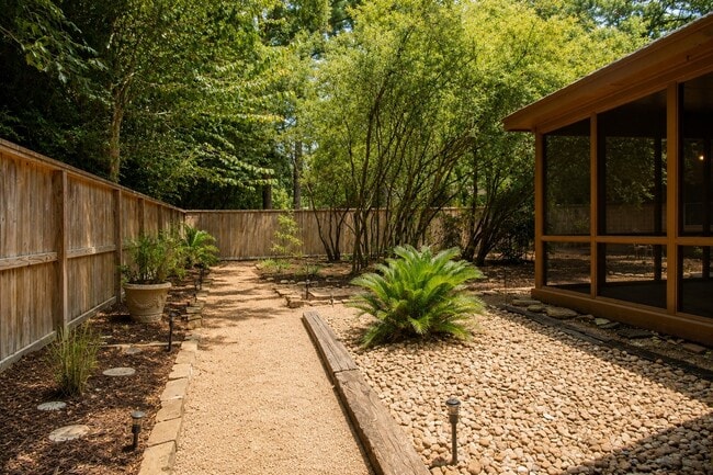 Building Photo - 15 Mallard Glen Pl