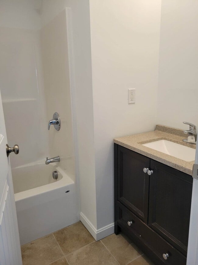 Building Photo - 6 Grove St