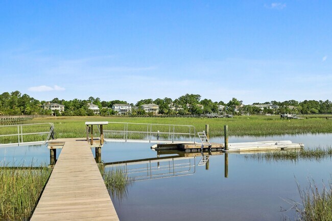 Building Photo - Luxury Waterfront Estate with Deepwater Access