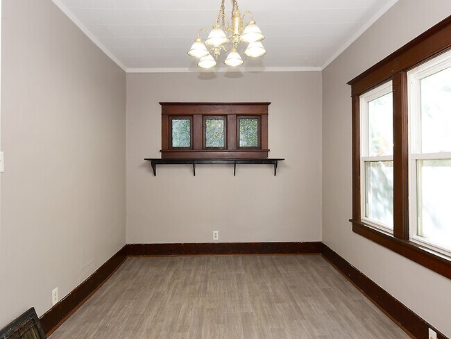 Building Photo - 355 Lincoln Ave