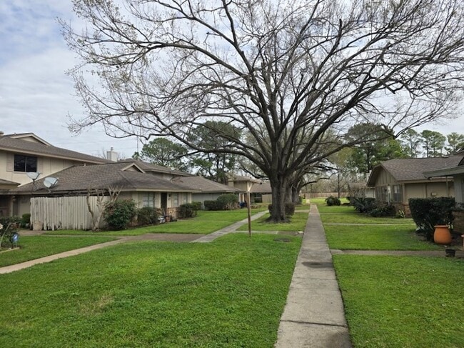 Building Photo - 5640 Birchmont Dr