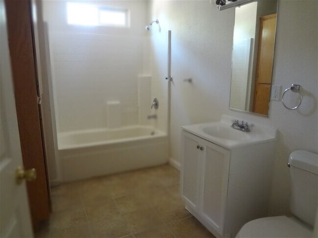 Building Photo - 5624 Arboga Rd