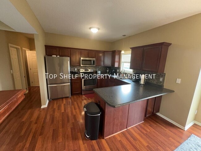 Building Photo - 332 NW Driftwood Dr