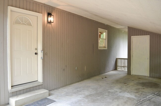 Building Photo - 178 Mazaron Drive