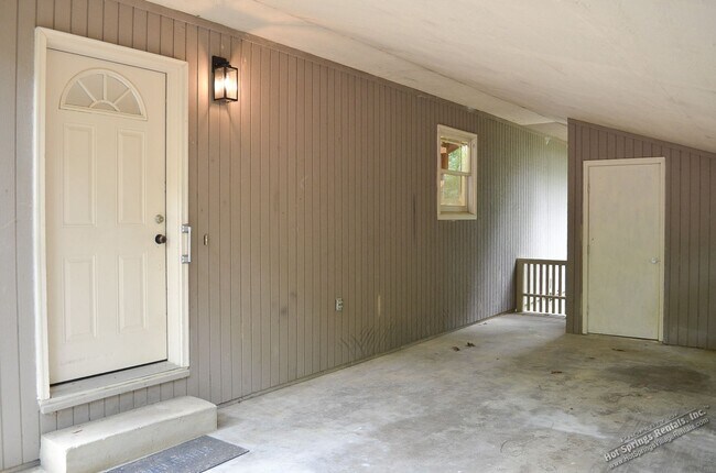 Building Photo - 2 Bedroom, 2 Bath Home Near the Glazypeau Gate