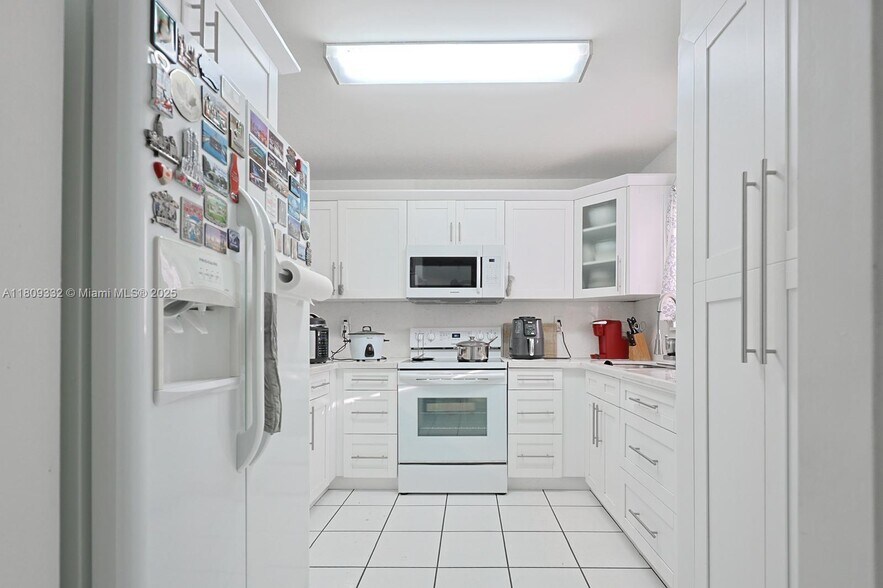 Primary Photo - 2730 W 76th St
