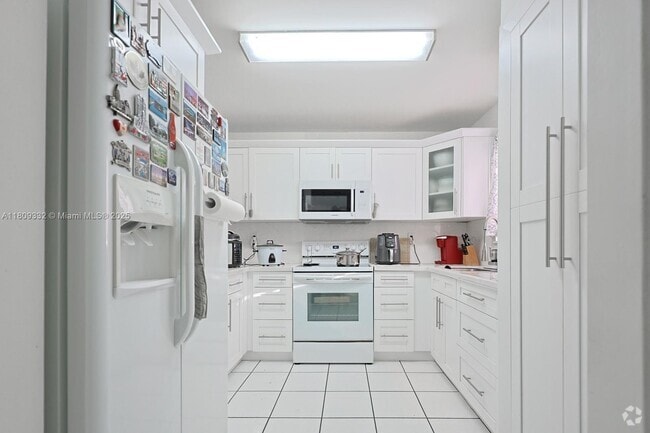 Building Photo - 2730 W 76th St