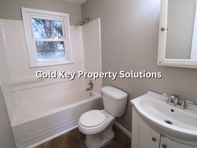 Building Photo - Eastside 3 BR 1 BA House with Garage and Central Air (SECTION 8 APPROVED)