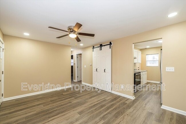 Building Photo - 1609 N Outer Dr