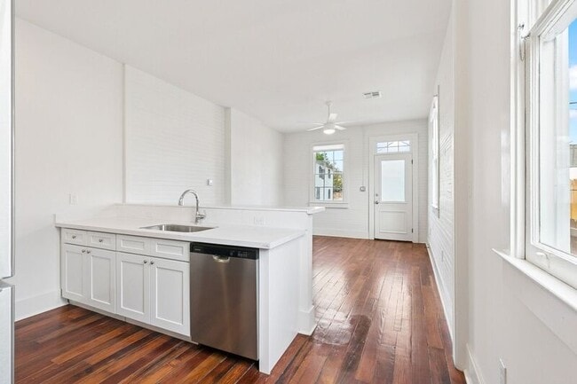 Building Photo - 2318 St Andrew St