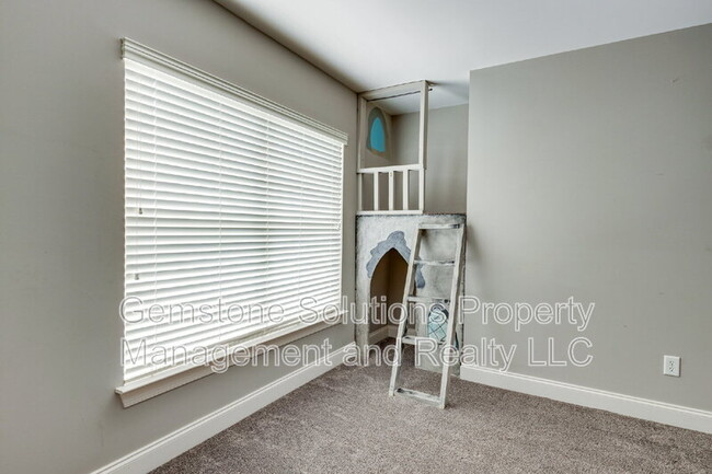 Building Photo - 301 Pennystone Cir