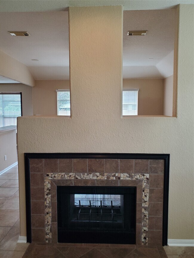 Building Photo - 2715 Falling Forest Ct