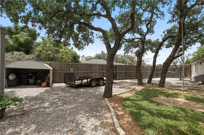 Building Photo - 4-bedroom, 1-story home with dedicated office space and large backyard!