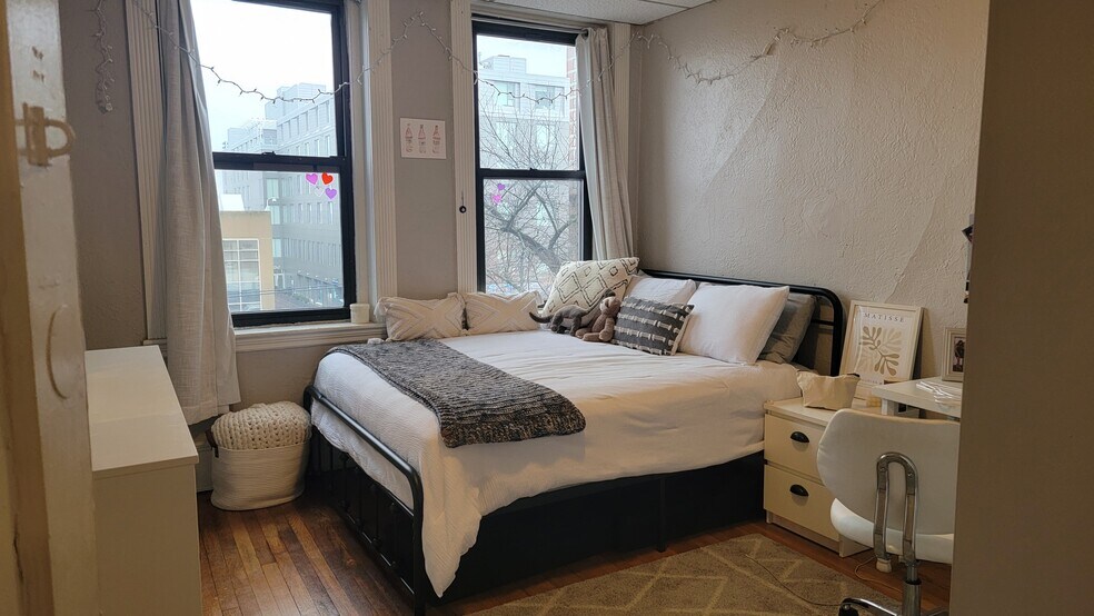 Building Photo - 1066 Commonwealth Ave