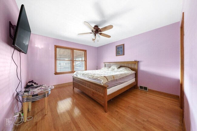 Building Photo - 5022 S Laporte Ave