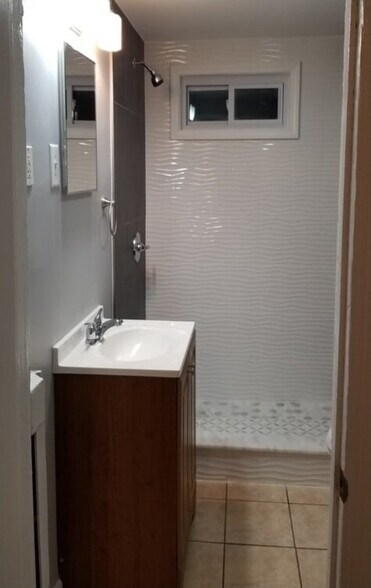 Updated bath - 1444 Esterbrook Ave