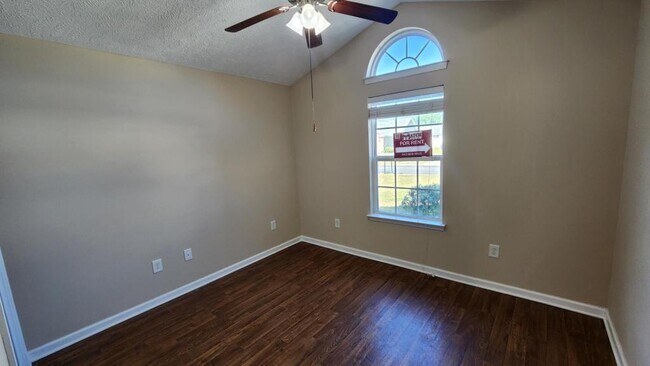 Building Photo - 165 Woodland Pk Lp