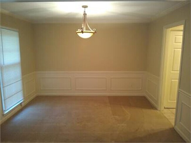 Building Photo - Coming soon. Charming 3-Bedroom Home in Co...