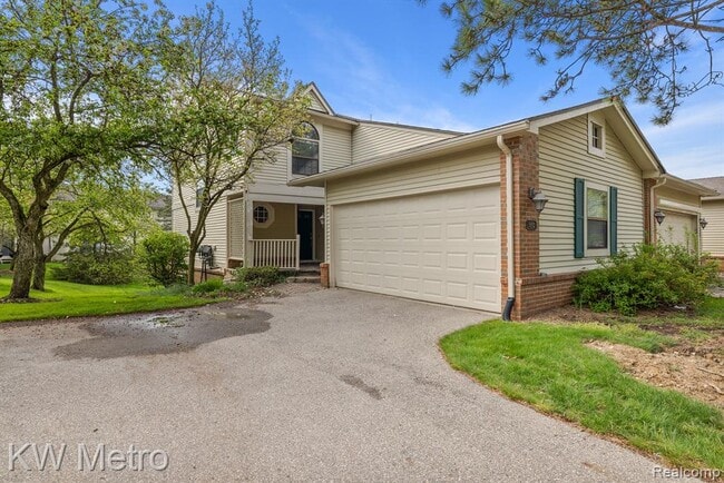 Building Photo - 5652 Drake Hollow Dr E