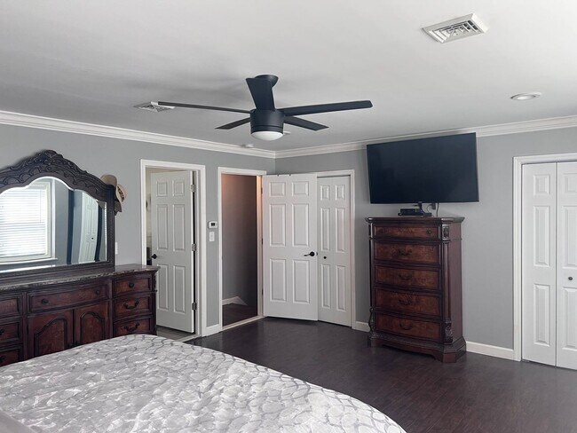 Building Photo - 724 Anna Pl