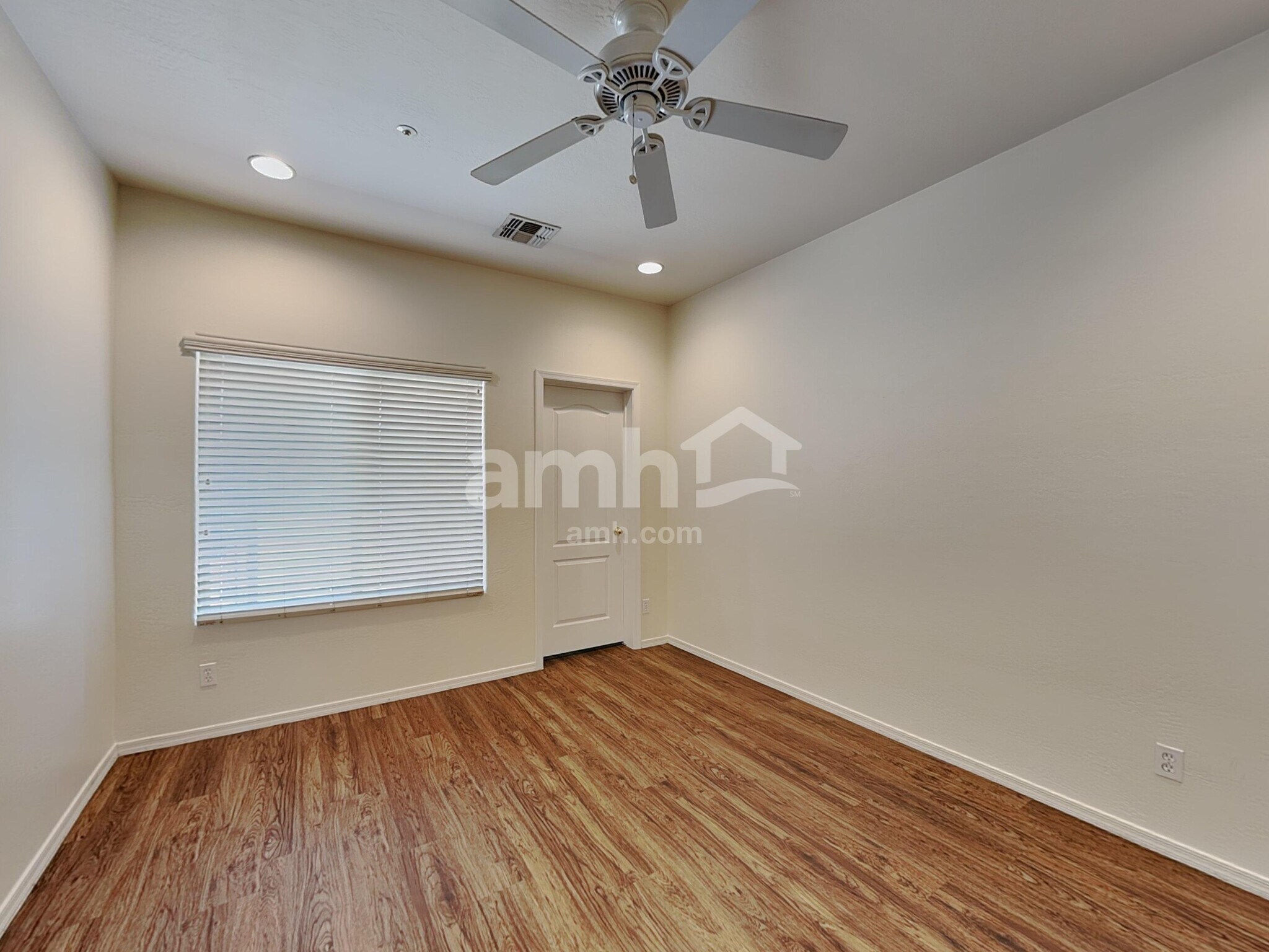 Building Photo - 8940 W Olive Ave