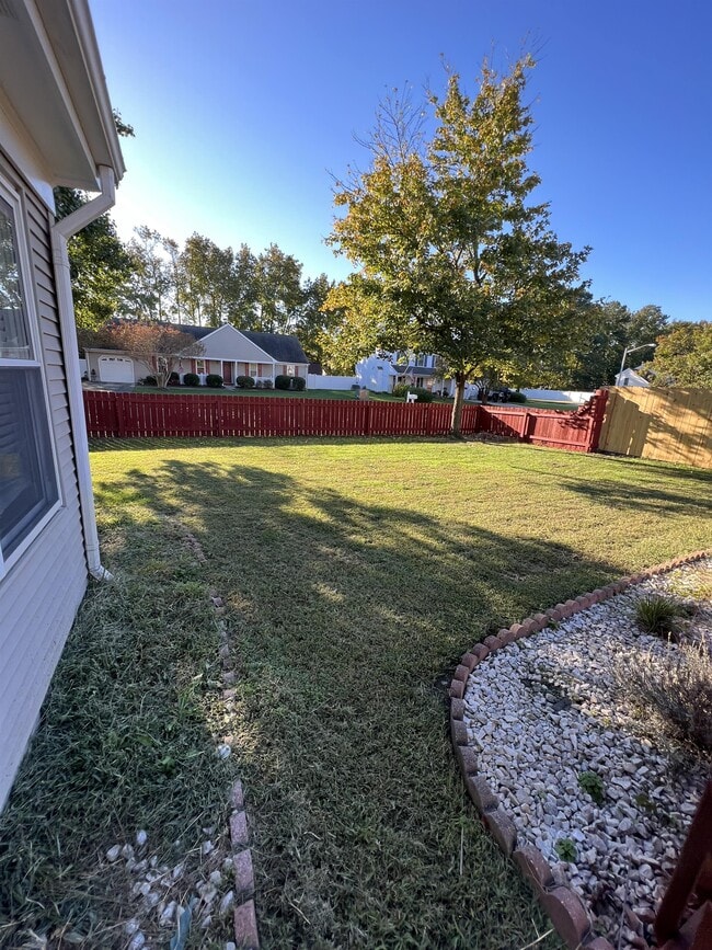 Building Photo - 3701 Castlewood Dr