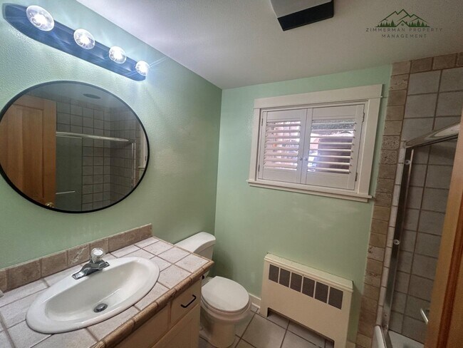 Building Photo - 320 Sunset Dr