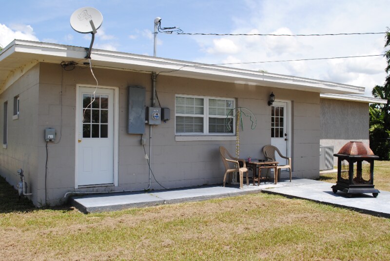 Building Photo - 21463 Mallory Ave