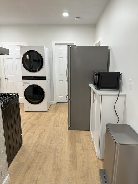 Building Photo - 5640 Beacon St