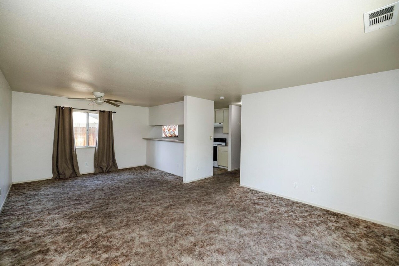 Building Photo - 1580 N Denair Ave