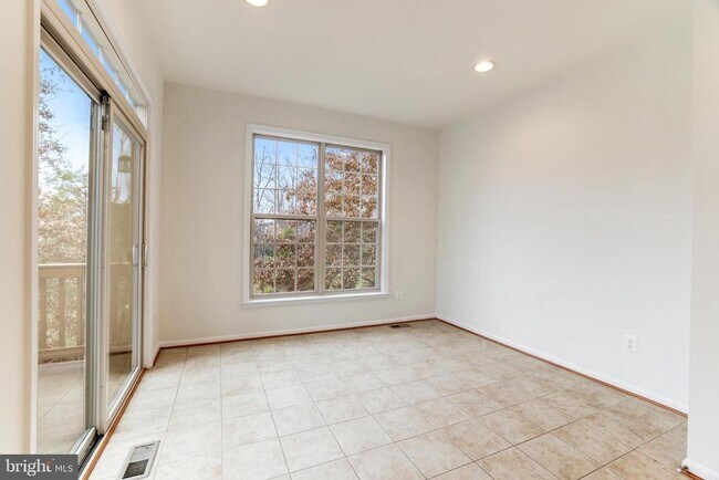 Building Photo - 42639 Chisholm Dr